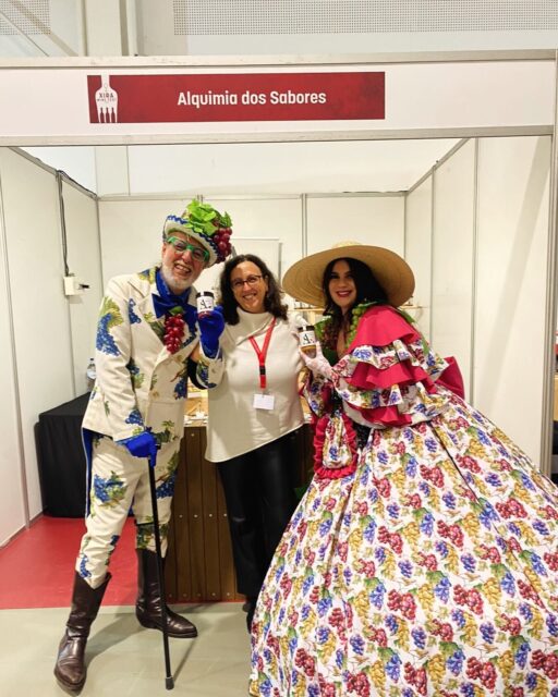 Na companhia do Sr. Vinho e da D. Vindima 😊
#xirawinefest 
@camaramunicipalvilafrancaxira