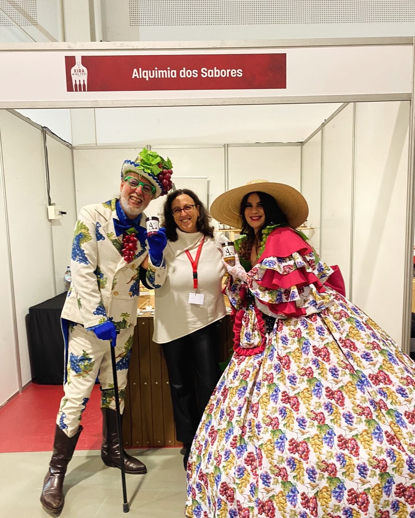 Na companhia do Sr. Vinho e da D. Vindima 😊
#xirawinefest 
@camaramunicipalvilafrancaxira