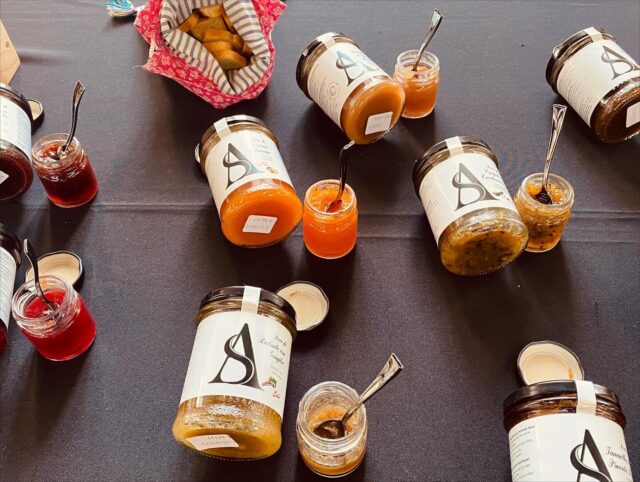 Hoje e amanhã, no @mercadodevinhoshow 
Aguardamos a vossa visita.
Venham conhecer as nossas iguarias